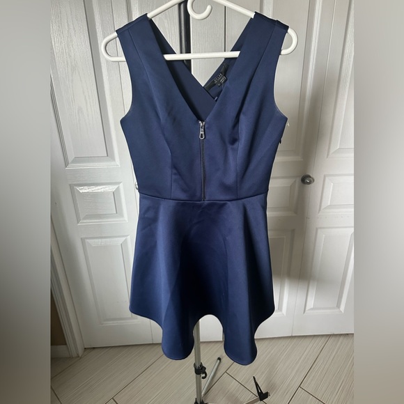 Guess New with tag agrafia  dress in Hawaiian blue - Picture 8 of 12